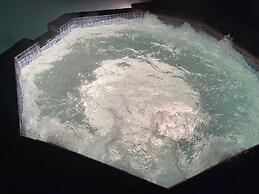 ELUX with heated pool spa