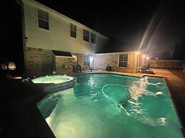 ELUX with heated pool spa