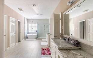 ELUX with heated pool spa