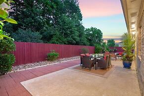 ELUX with heated pool spa