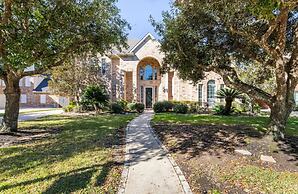 ELUX with heated pool spa