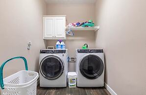 ELUX with heated pool spa