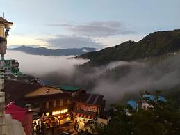 Goroomgo Thee Aura Mussoorie