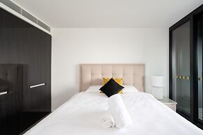 Luxury Melbourne With Albert Park Views