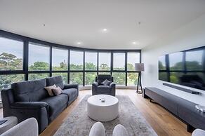 Luxury Melbourne With Albert Park Views