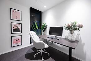 Luxury Melbourne With Albert Park Views