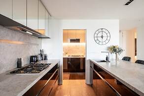 Luxury Melbourne With Albert Park Views