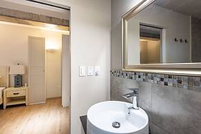 Grand Urban Elegance - City Center Luxury