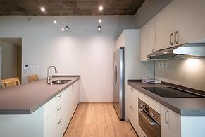 Grand Urban Elegance - City Center Luxury