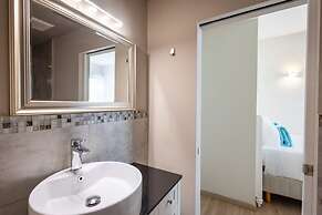 Grand Urban Elegance - City Center Luxury