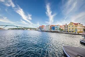 Grand Urban Elegance - City Center Luxury