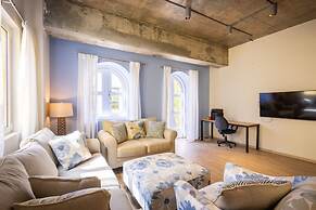 Grand Urban Elegance - City Center Luxury