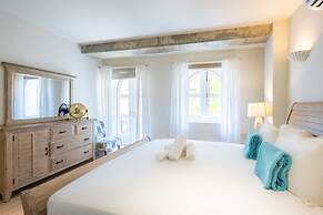 Grand Urban Elegance - City Center Luxury