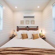 The Newtonian Tiny Container Home Near Magnolia
