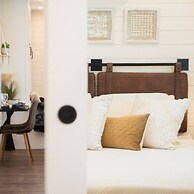 The Newtonian Tiny Container Home Near Magnolia