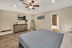 New Cozy Retreat Located 15 Minutes to Waco