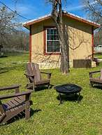 Wagon Wheel Cottage Couples Getaway in the Country
