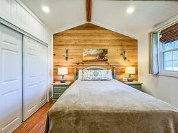 Wagon Wheel Cottage Couples Getaway in the Country