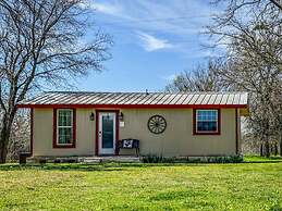 Wagon Wheel Cottage Couples Getaway in the Country