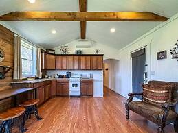 Wagon Wheel Cottage Couples Getaway in the Country