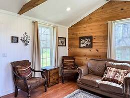 Wagon Wheel Cottage Couples Getaway in the Country