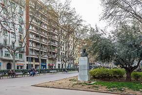 Ampersand - Bright 2-bedroom Apartment