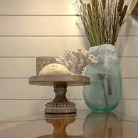 The Shoreline Container Tiny Home 12 min to Magnolia Baylor