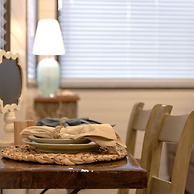 The Shoreline Container Tiny Home 12 min to Magnolia Baylor