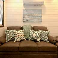 The Shoreline Container Tiny Home 12 min to Magnolia Baylor