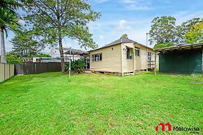 Metawise/parramatta Cozy Room With Furniture Wifi