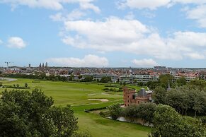 Stunning Apartment With Golf Course Views