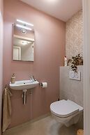 Stunning Apartment With Golf Course Views