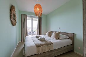 Stunning Apartment With Golf Course Views