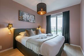 Stunning Apartment With Golf Course Views