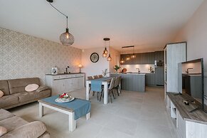 Stunning Apartment With Golf Course Views