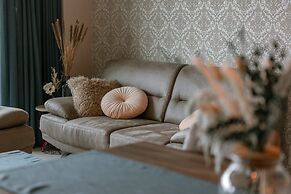 Stunning Apartment With Golf Course Views