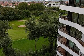 Stunning Apartment With Golf Course Views