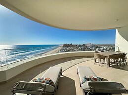Has it all Beachfront Retreat With Stunning Views