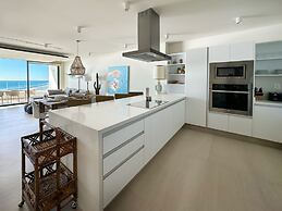 Has it all Beachfront Retreat With Stunning Views