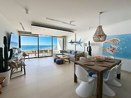 Has it all Beachfront Retreat With Stunning Views