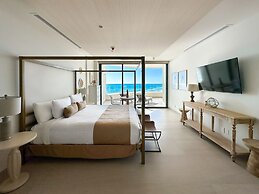 Has it all Beachfront Retreat With Stunning Views