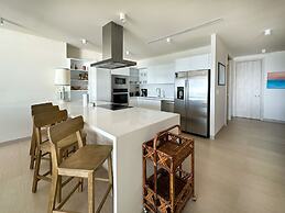 Has it all Beachfront Retreat With Stunning Views