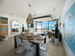 Has it all Beachfront Retreat With Stunning Views