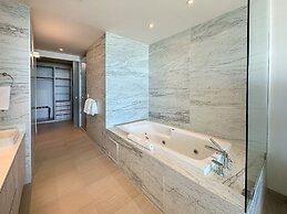 Has it all Beachfront Retreat With Stunning Views