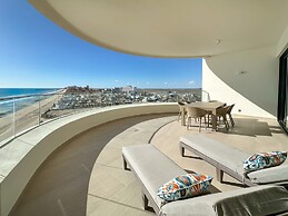 Has it all Beachfront Retreat With Stunning Views
