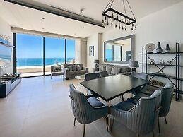 Sandy Beach 2BR Beachfront Getaway