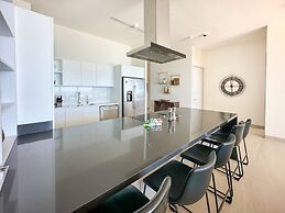 Sandy Beach 2BR Beachfront Getaway