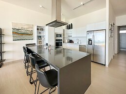 Sandy Beach 2BR Beachfront Getaway