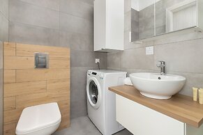 Lema Apartment Gdańsk by Renters