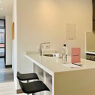 w Sunny 2BR in Modern Building in Chico